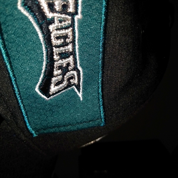 Eagles Fitted Stretch Cap L/XL Brand New - Picture 1 of 5